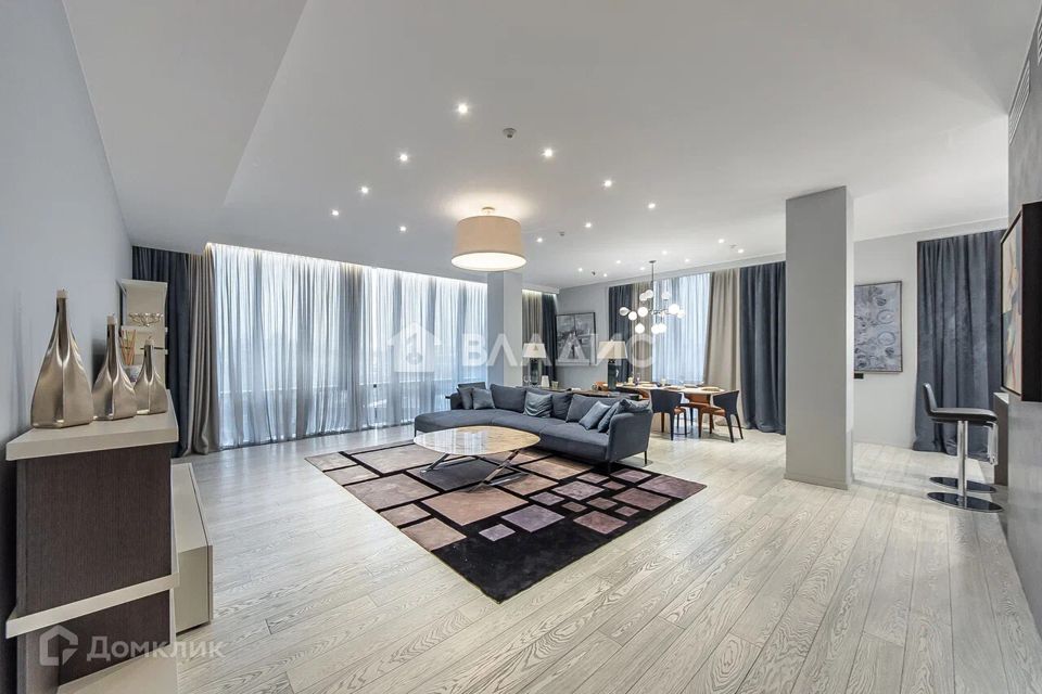 Продаётся 2-комнатная квартира, 120.8 м²