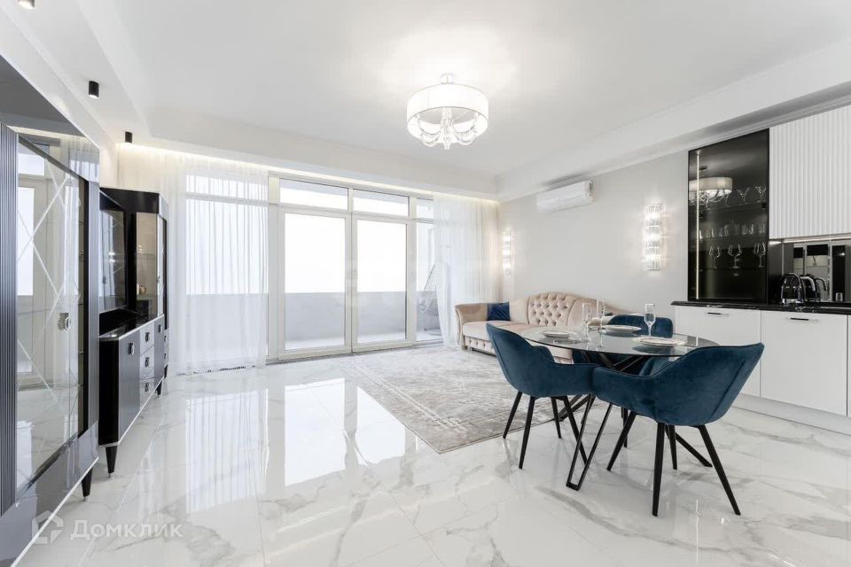 Продаётся 2-комнатная квартира, 112.3 м²