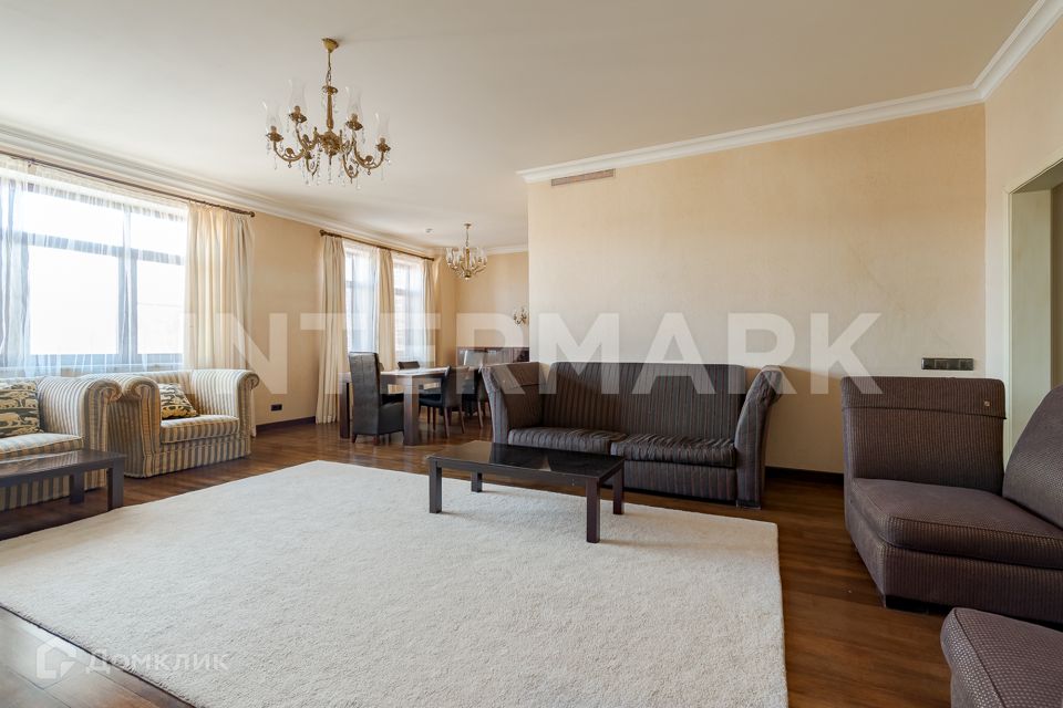 Продаётся 4-комнатная квартира, 157.3 м²