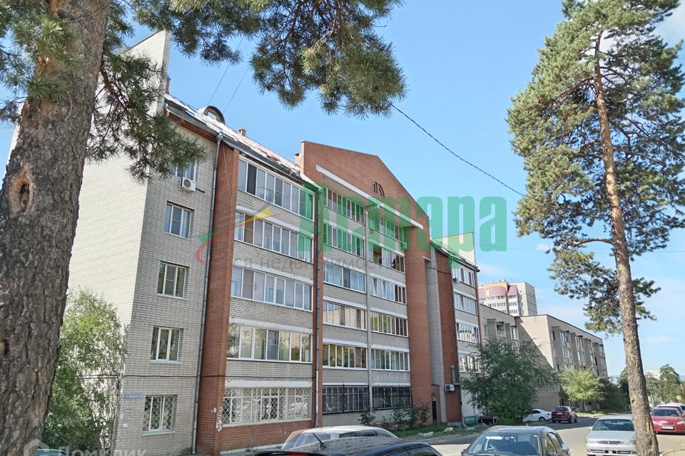 Продаётся 3-комнатная квартира, 108 м²