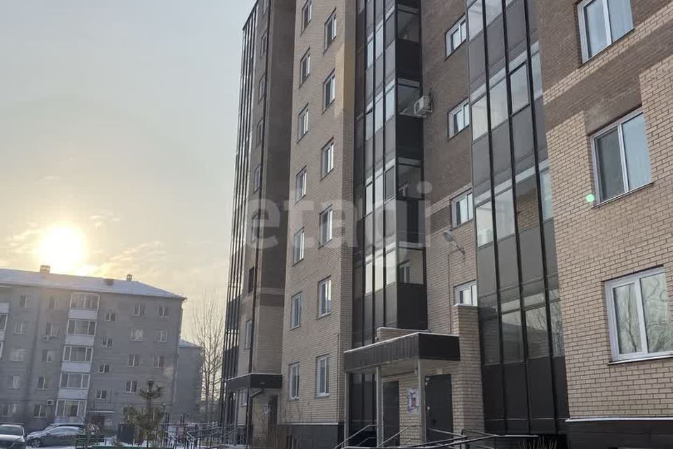 Продаётся 4-комнатная квартира, 123.8 м²