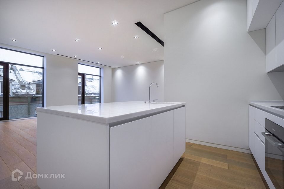 Продаётся 3-комнатная квартира, 122.6 м²