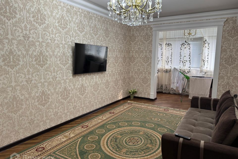 Сдаётся 2-комнатная квартира, 81 м²