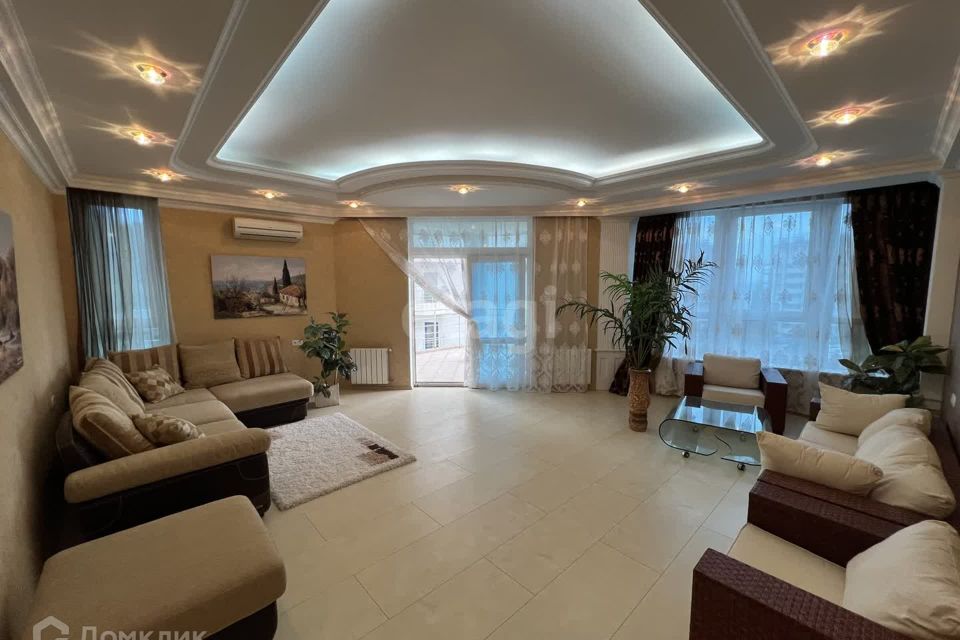 Продаётся 2-комнатная квартира, 122.7 м²