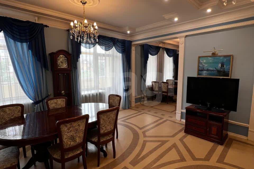 Сдаётся 4-комнатная квартира, 161.2 м²