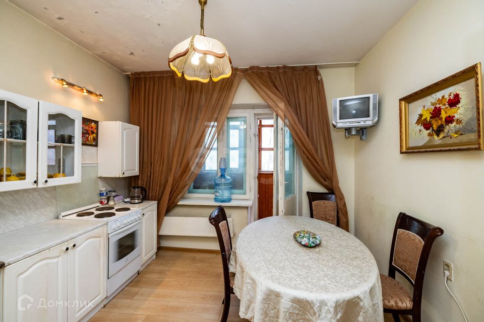 Продаётся 4-комнатная квартира, 107.7 м²