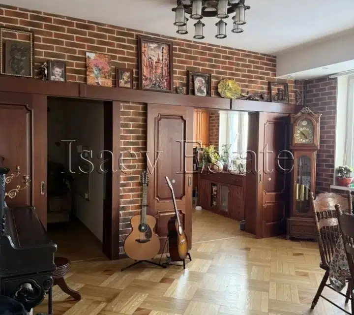 Продаётся 5-комнатная квартира, 125 м²
