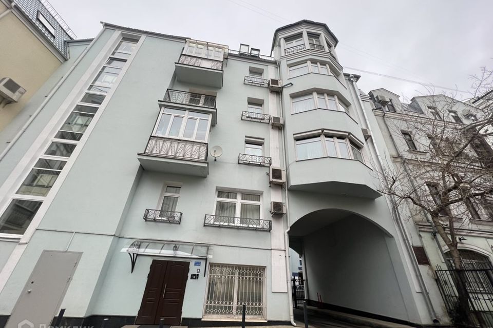 Продаётся 4-комнатная квартира, 156 м²