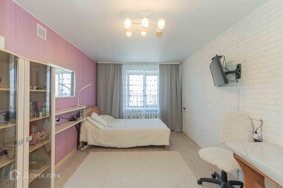 Продаётся комната в 5-комн. квартире, 83.8 м²