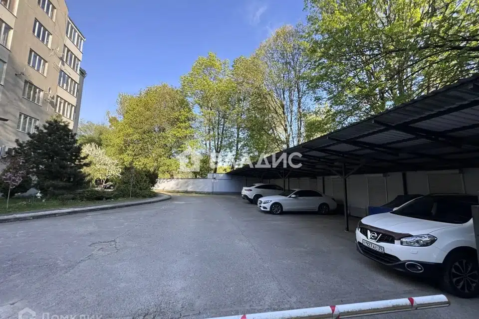 Продаётся 4-комнатная квартира, 135.5 м²