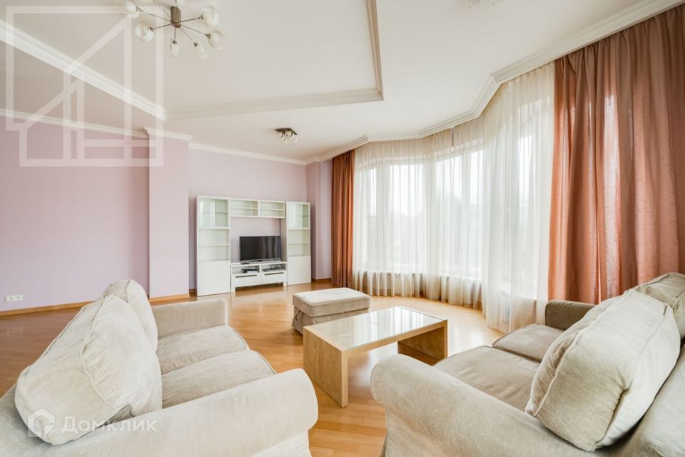 Сдаётся 3-комнатная квартира, 142 м²