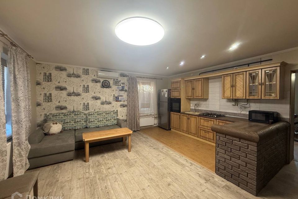 Сдаётся 1-этажный дом, 100 м²