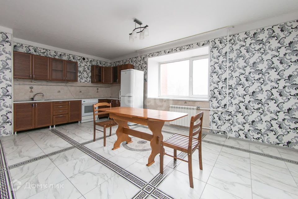Продаётся 3-комнатная квартира, 131.4 м²