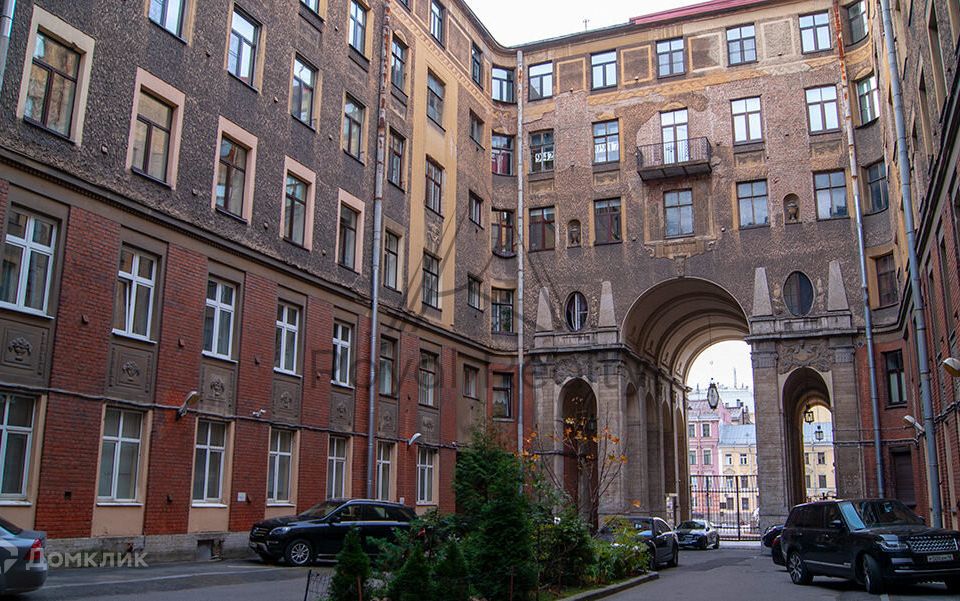 Сдаётся 5-комнатная квартира, 200 м²