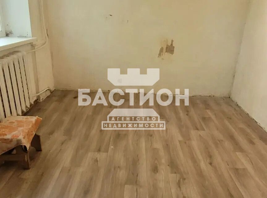 Продаётся 3-комнатная квартира, 41.8 м²