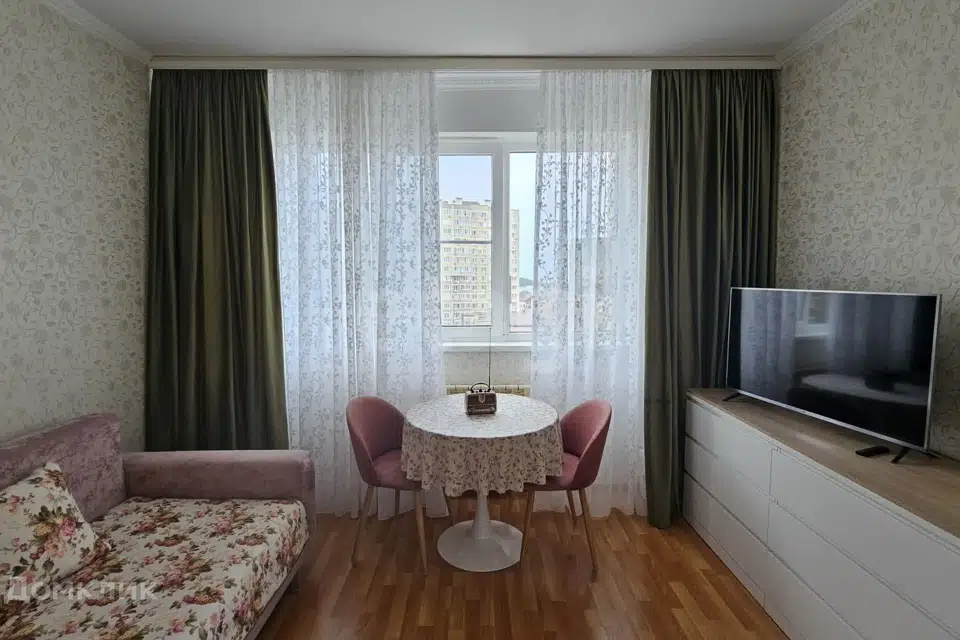 Продаётся 1-комнатная квартира, 56.7 м²