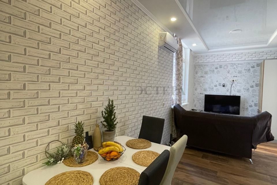 Продаётся 2-комнатная квартира, 65 м²