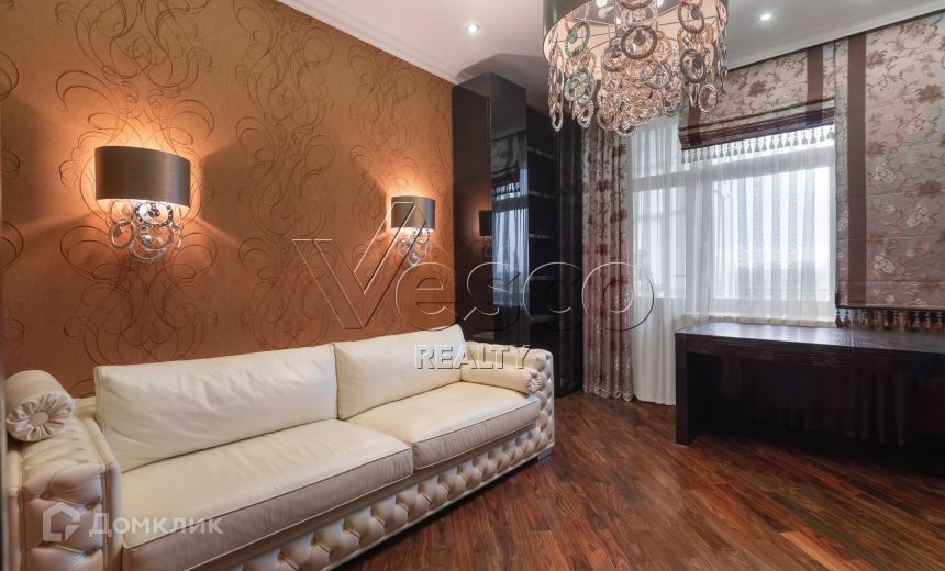 Продаётся 4-комнатная квартира, 125 м²