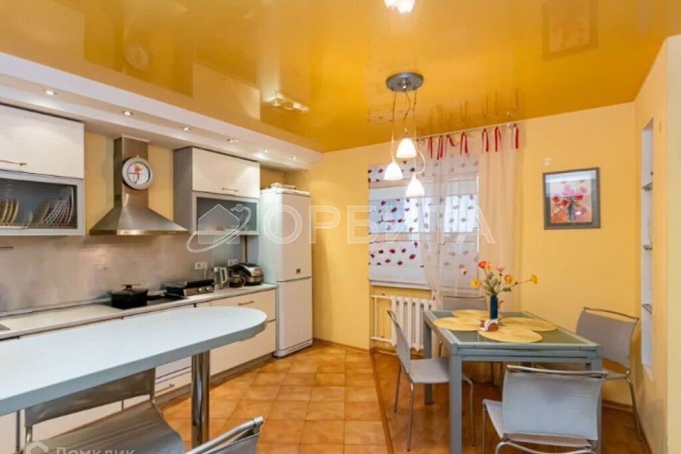 Продаётся 3-комнатная квартира, 114 м²
