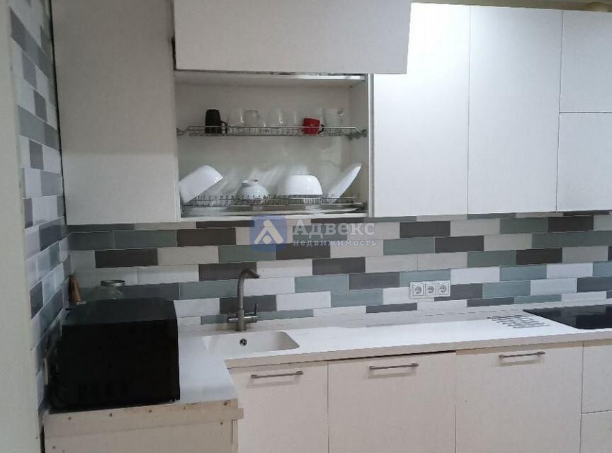 Продаётся 4-комнатная квартира, 98 м²