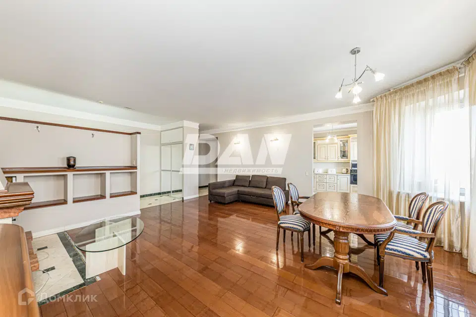 Продаётся 5-комнатная квартира, 208.1 м²