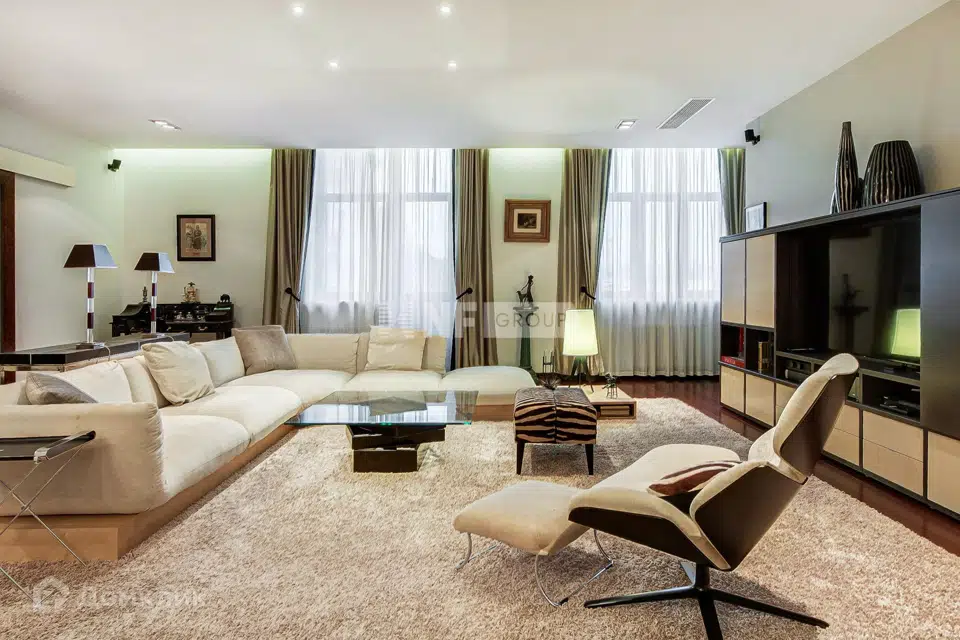 Продаётся 4-комнатная квартира, 210.3 м²