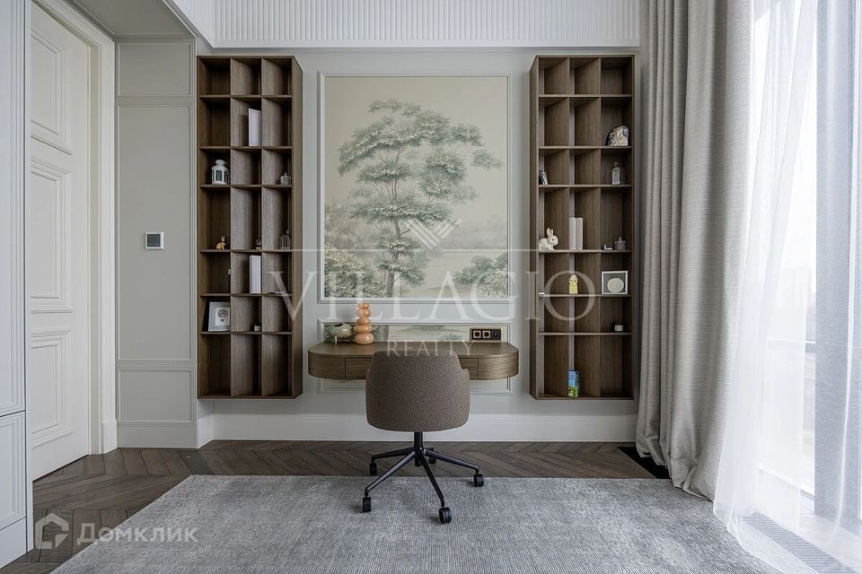 Продаётся 4-комнатная квартира, 165 м²