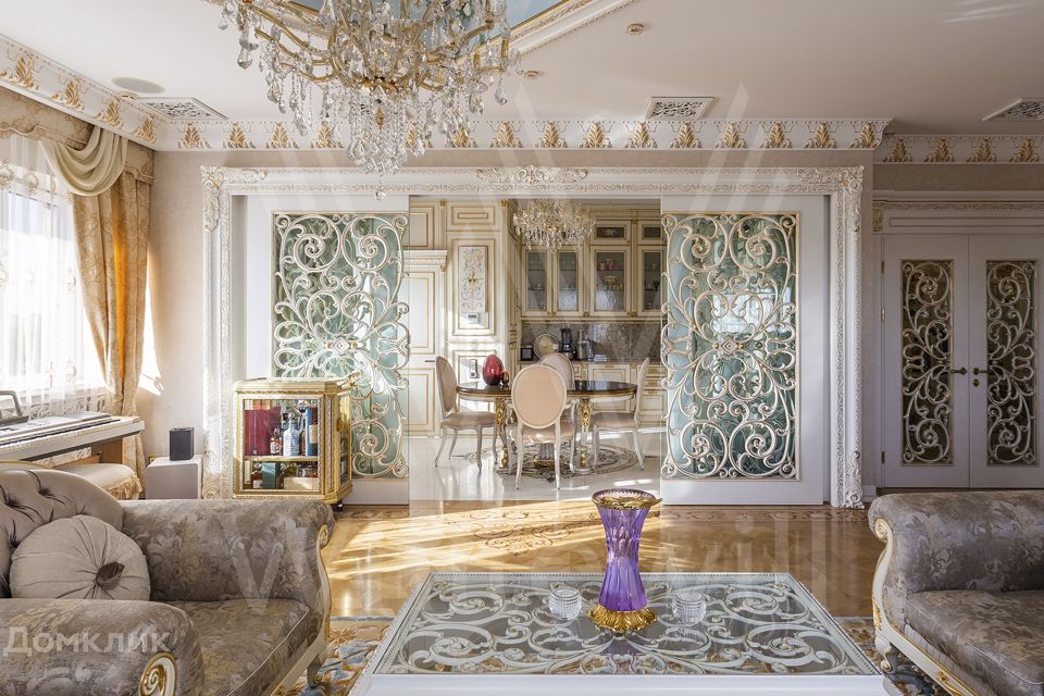 Продаётся 6-комнатная квартира, 205 м²