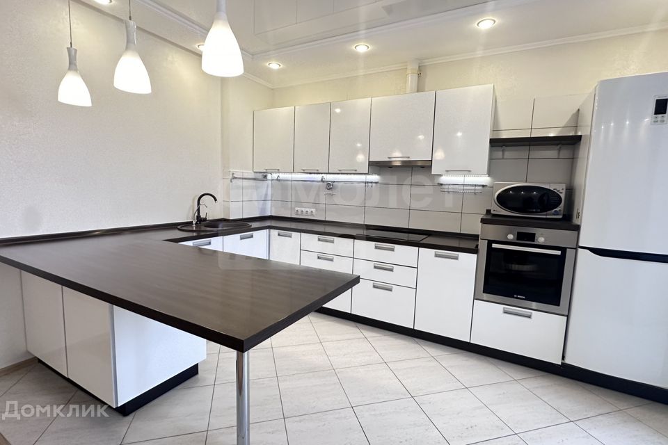 Продаётся 4-комнатная квартира, 101.9 м²