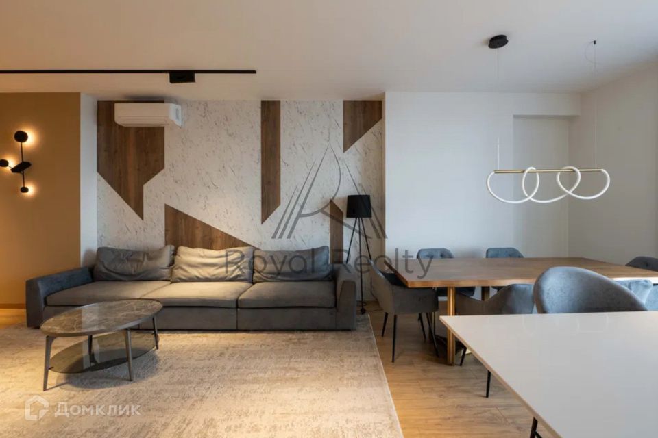 Сдаётся 4-комнатная квартира, 158 м²