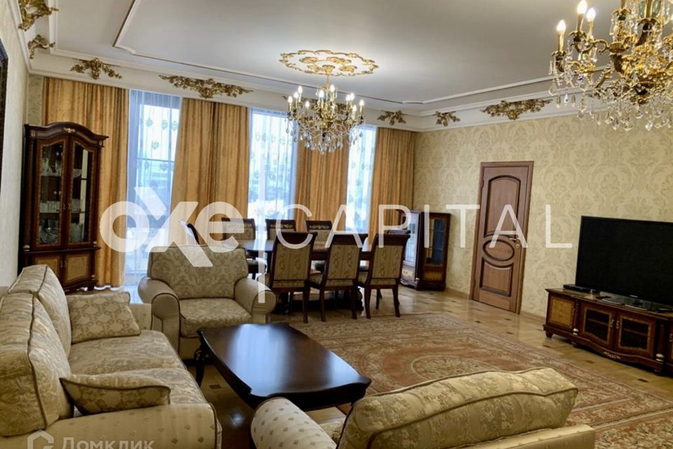 Сдаётся 4-комнатная квартира, 190 м²