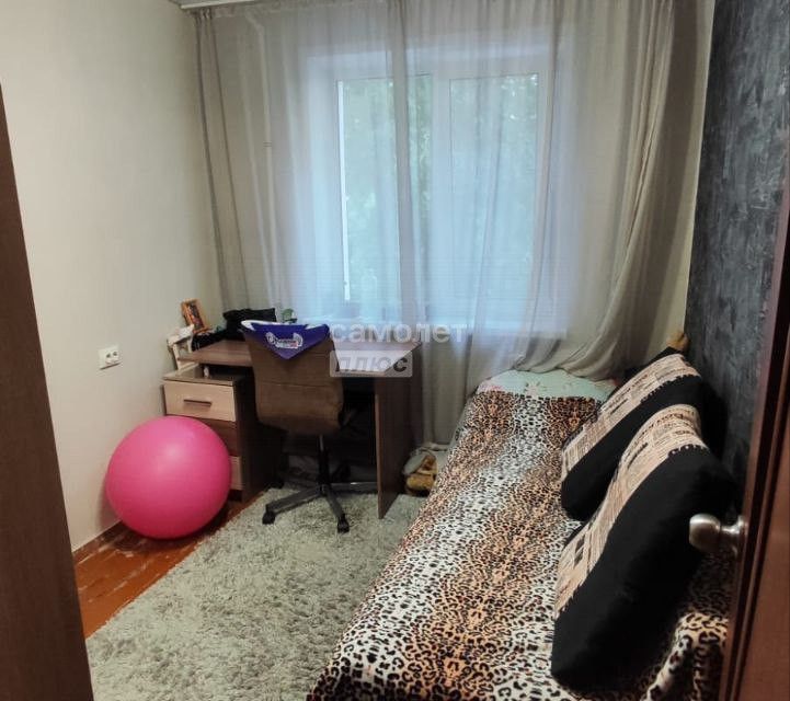 Продаётся 4-комнатная квартира, 61.4 м²