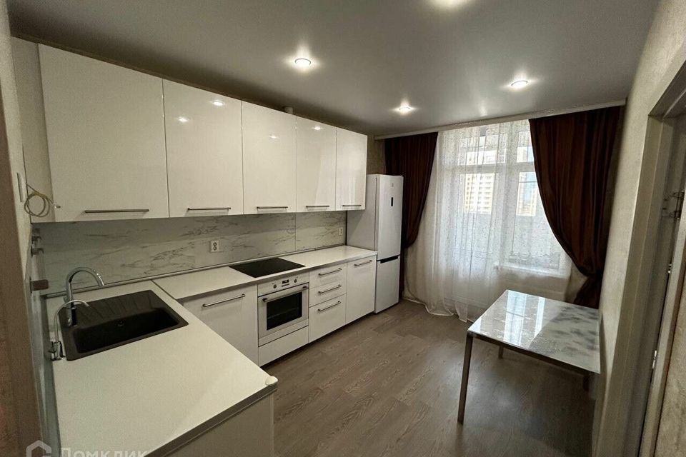 Продаётся 1-комнатная квартира, 42 м²