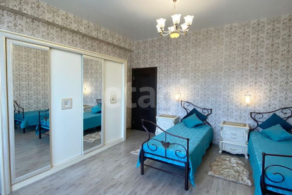 Сдаётся 2-комнатная квартира, 108 м²