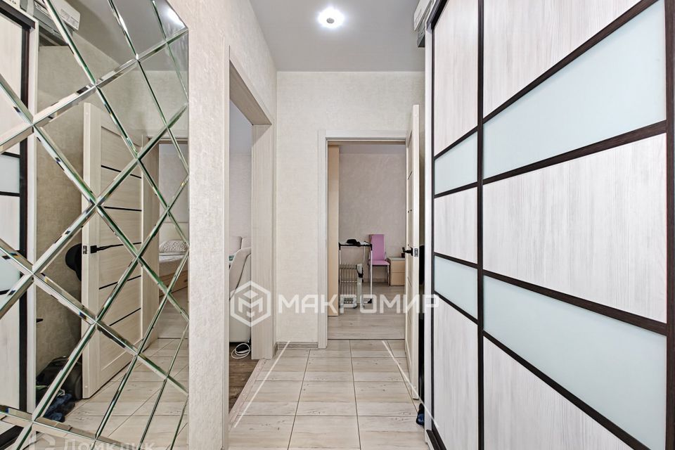Продаётся 1-комнатная квартира, 56 м²