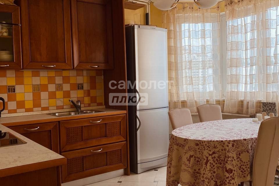 Сдаётся 4-комнатная квартира, 125 м²