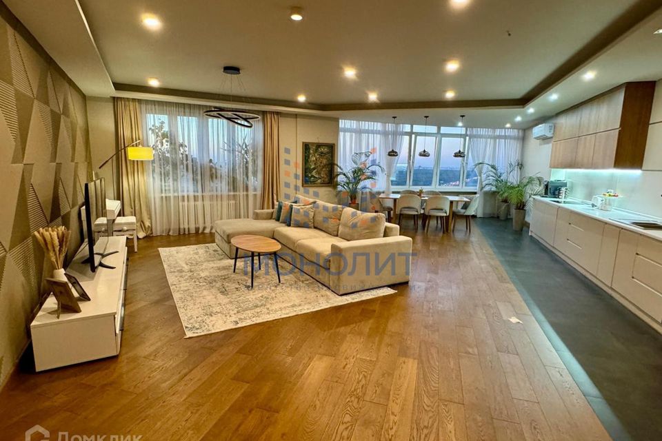 Продаётся 3-комнатная квартира, 147 м²