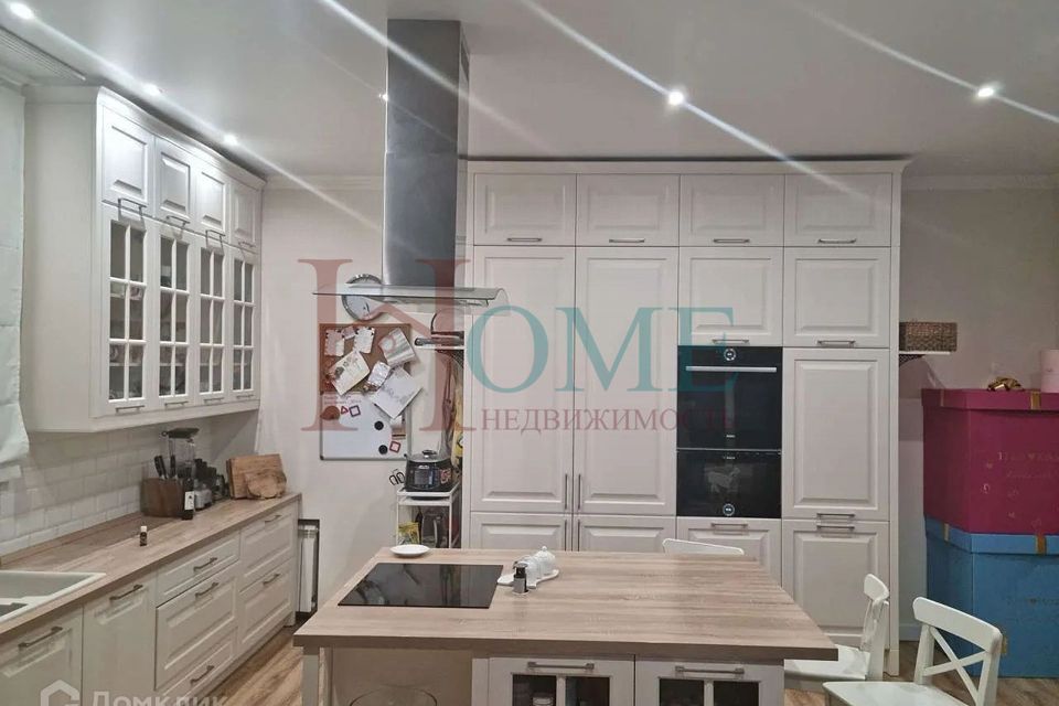 Сдаётся 2-комнатная квартира, 173 м²