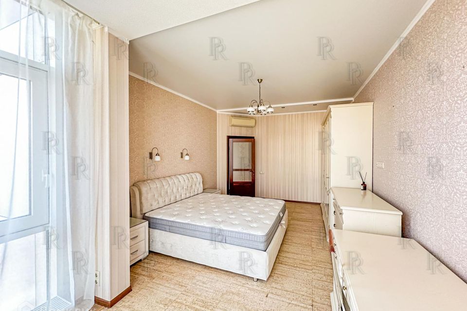 Продаётся 3-комнатная квартира, 133 м²