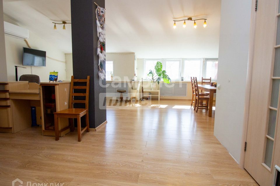 Продаётся 3-комнатная квартира, 100.4 м²