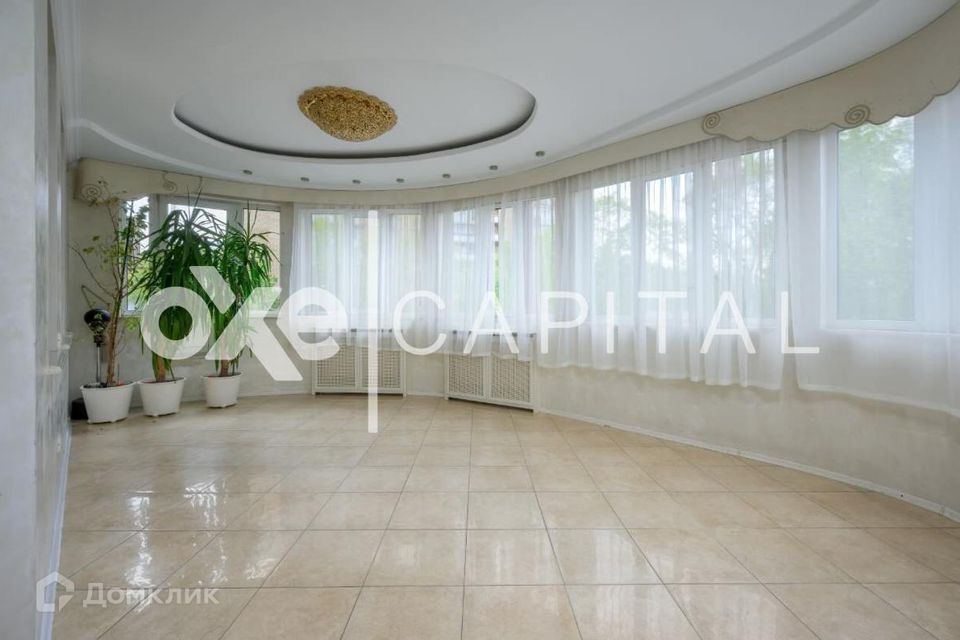 Продаётся 4-комнатная квартира, 130 м²