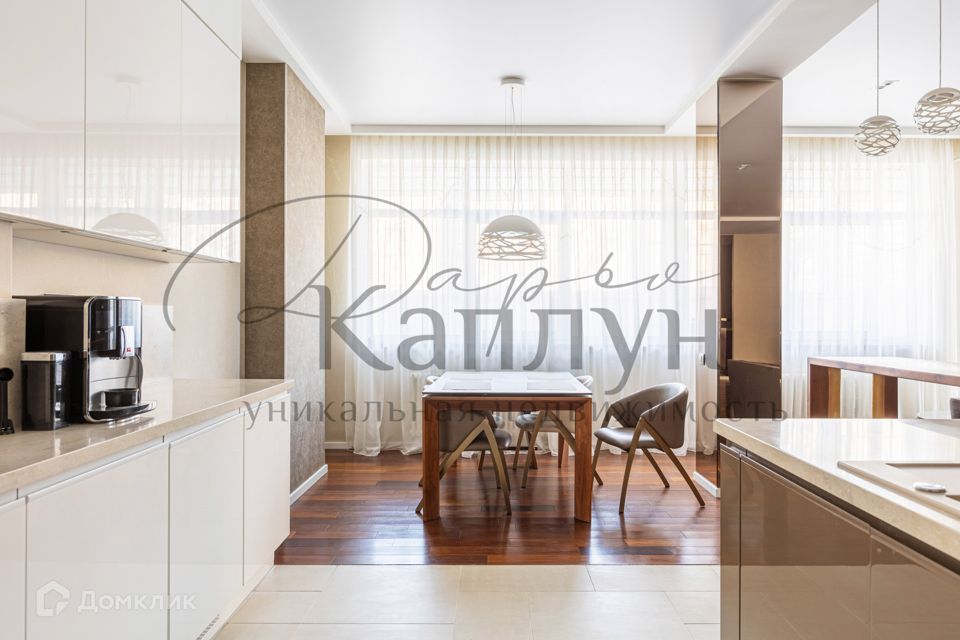 Продаётся 3-комнатная квартира, 138.4 м²