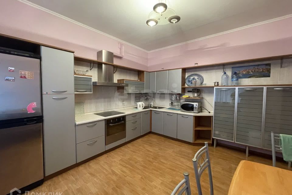 Сдаётся 4-комнатная квартира, 146 м²