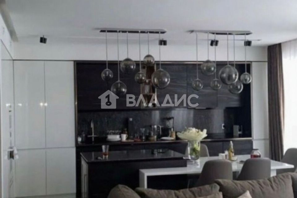 Продаётся 3-комнатная квартира, 106.5 м²