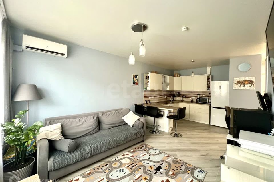 Продаётся 1-комнатная квартира, 42.2 м²