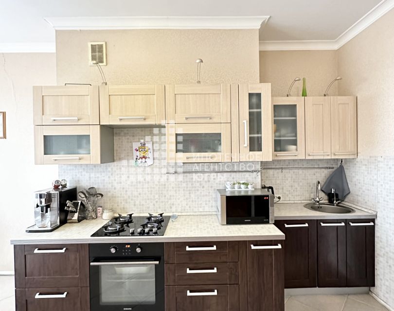 Продаётся 3-комнатная квартира, 98.5 м²