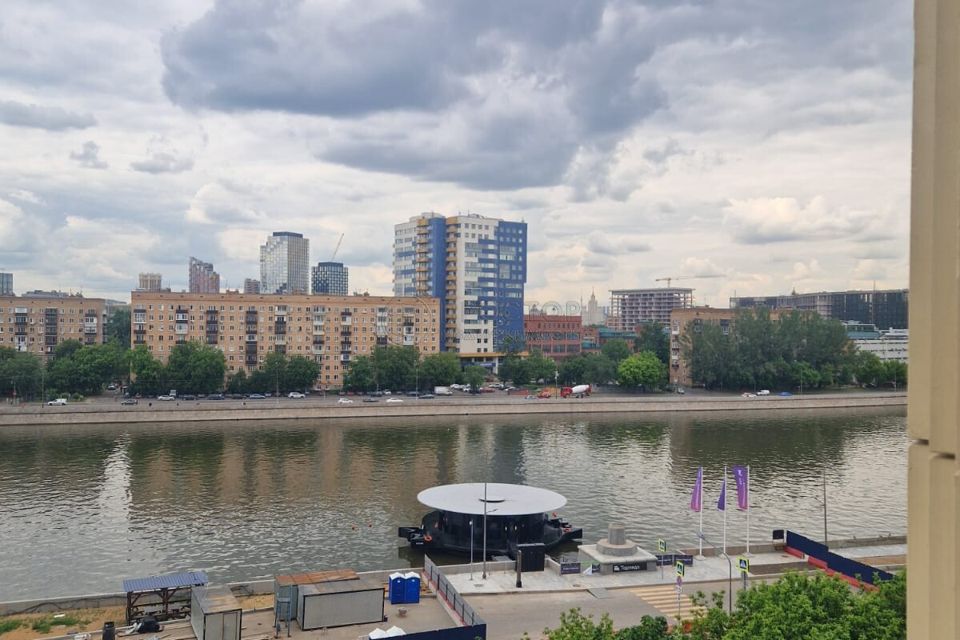 Продаётся 3-комнатная квартира, 102.3 м²