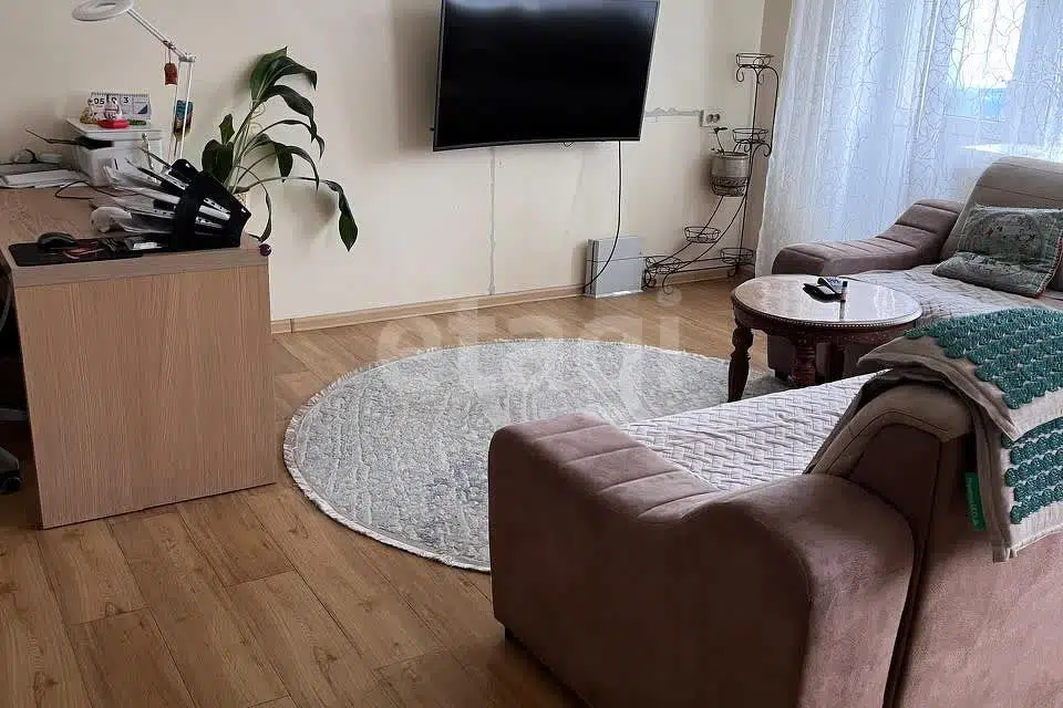 Продаётся 4-комнатная квартира, 72.8 м²