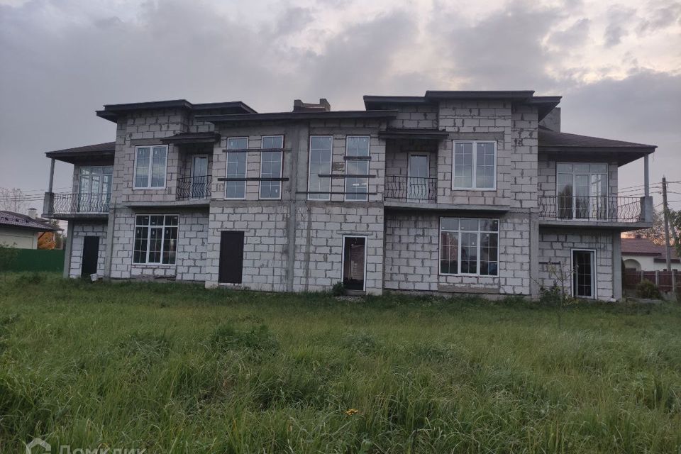 Продаётся 2-этажный дом, 418 м²