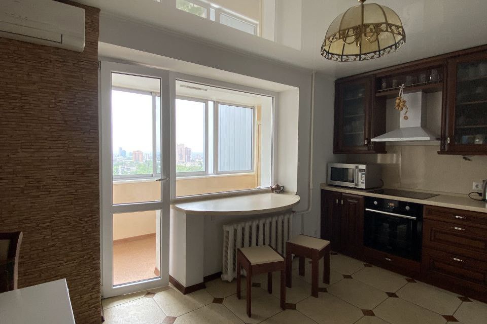 Продаётся 4-комнатная квартира, 100 м²